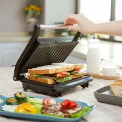Aigostar York - Sandwichmaker 800W, Grilltoaster, Panini Maker, Cool Touch-Griff, Antihaft-Platten, BPA Frei, Edelstahl, Klein, Lagerfähig, Schwarz 22 Aigostar York - Sandwichmaker 800W, Grilltoaster, Panini Maker, Cool Touch-Griff, Antihaft-Platten, BPA Frei, Edelstahl, Klein, Lagerfähig, Schwarz -Garten- & Gewächshäuser Geschäft 1ef6de24be2ca5a5dd0c8e36ad468ce7