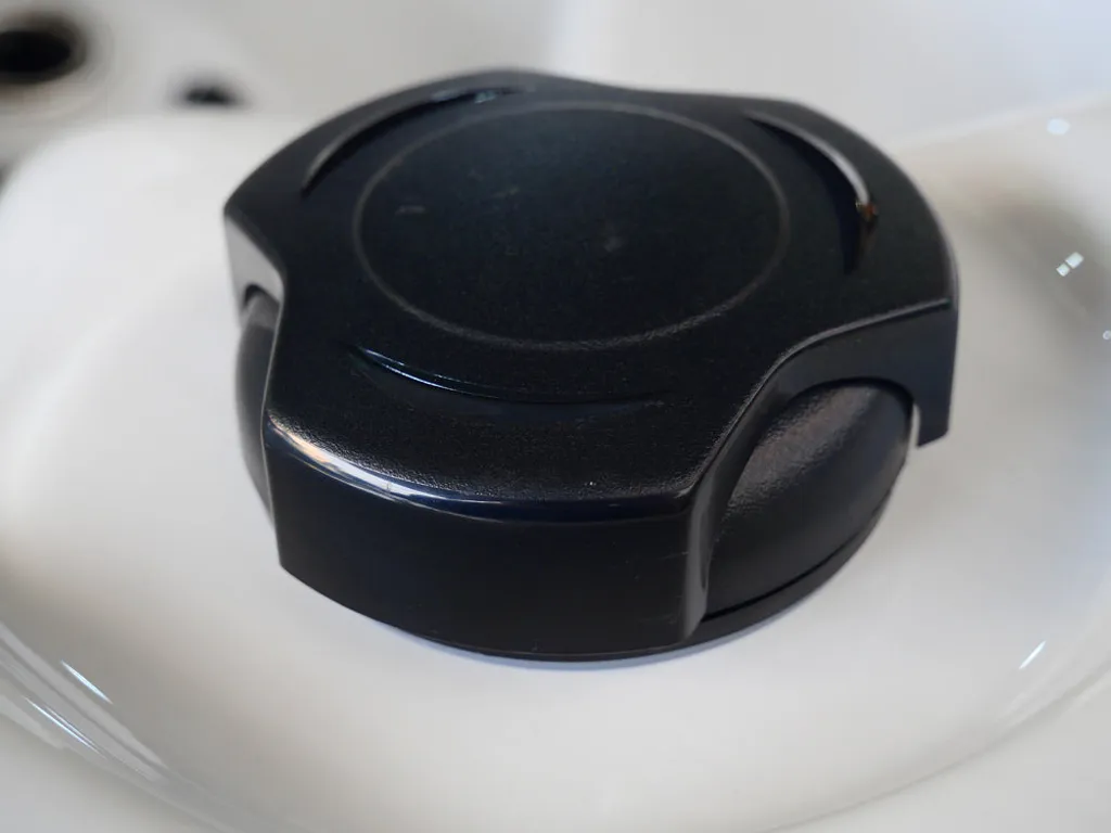 SANOTECHNIK Outdoorwhirlpool Oasis Maxi Weiß Inkl. Treppe Und Abdeckung - 210 X 210 X 92cm 10 SANOTECHNIK Outdoorwhirlpool Oasis Maxi Weiß Inkl. Treppe Und Abdeckung - 210 X 210 X 92cm – Bild 10