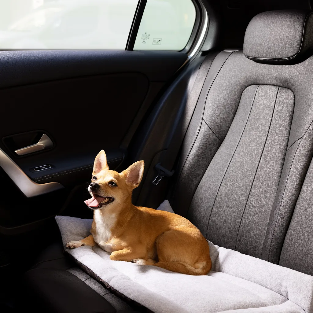 Navaris Hundebett Hundekissen Decke Für Reisen - Bett Liegedecke Für Hunde - Hundematte Hundedecke Kissen Reisedecke - Waschbar 3 Navaris Hundebett Hundekissen Decke Für Reisen - Bett Liegedecke Für Hunde - Hundematte Hundedecke Kissen Reisedecke - Waschbar – Bild 3