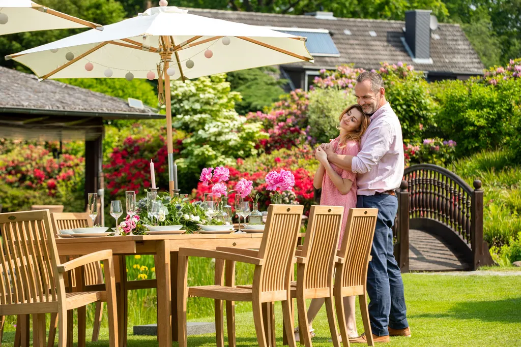 Kai Wiechmann Sonnenschirm Stylischer Balkonschirm Weiß 350 Cm Als Hochwertiger Schattenspender Gartenschirm Aus Holz Mit Windauslass & UPF 50+ 10 Kai Wiechmann Sonnenschirm Stylischer Balkonschirm Weiß 350 Cm Als Hochwertiger Schattenspender Gartenschirm Aus Holz Mit Windauslass & UPF 50+ – Bild 10