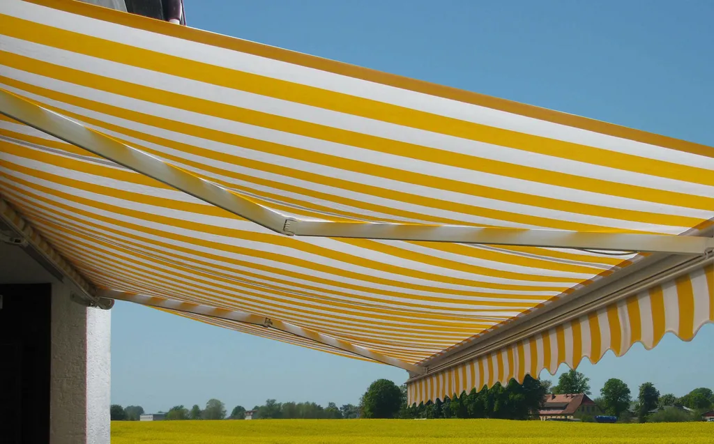 Mendler Elektrische Kassetten-Markise H122, Vollkassette Volant 4x3m Polyester Gelb/Weiß 2 Mendler Elektrische Kassetten-Markise H122, Vollkassette Volant 4x3m Polyester Gelb/Weiß – Bild 2