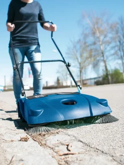 Scheppach Kehrmaschine S700 (Kehrbreite 70cm, 16L Fangkorb, Höhenverstellung 10mm, Flächenleistung 2000m²/h) 15 Scheppach Kehrmaschine S700 (Kehrbreite 70cm, 16L Fangkorb, Höhenverstellung 10mm, Flächenleistung 2000m²/h) -Garten- & Gewächshäuser Geschäft 5dbb98778e3456a7e9153d9adc64ba12