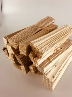 HandelHoffmann Anzündholz Anmachholz Anfeuerholz Brennholz Kaminholz Anzünder TROCKEN 30 Kg