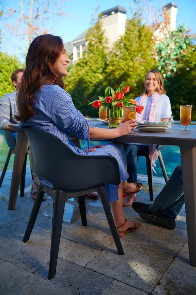 Allibert By Keter Gartensessel Akola, Graphit, 2er Set, Kunststoff, Maße: 56.7 X 55.8 X 80.1 Cm, Stapelbar, Wetterfest, Outdoor 16 Allibert By Keter Gartensessel Akola, Graphit, 2er Set, Kunststoff, Maße: 56.7 X 55.8 X 80.1 Cm, Stapelbar, Wetterfest, Outdoor – Bild 16