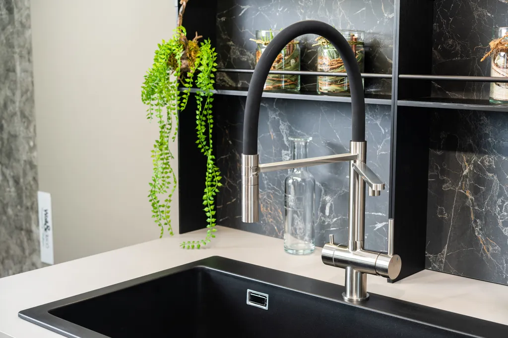 VIZIO 3 Wege Schwarz Küchenarmatur Edelstahl Massiv AISI 316 Für Filtersysteme Mit Separatem Filterwasser Kanal - Abnehmbarer 2 Strahliger Handbrause Für Leitungswasser - Gebürstet 6 VIZIO 3 Wege Schwarz Küchenarmatur Edelstahl Massiv AISI 316 Für Filtersysteme Mit Separatem Filterwasser Kanal - Abnehmbarer 2 Strahliger Handbrause Für Leitungswasser - Gebürstet – Bild 6