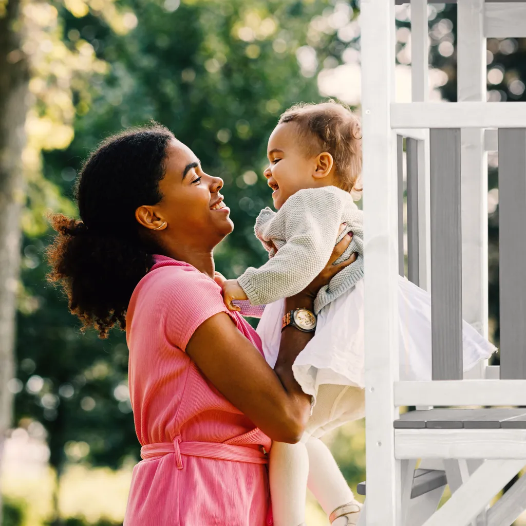 AXI Beach Tower Spielturm Aus Holz In Weiß & Grau | Spielhaus Für Kinder Mit Hellgrüner Rutsche, Schaukel Und Sandkasten | Stelzenhaus Für Den Garten 9 AXI Beach Tower Spielturm Aus Holz In Weiß & Grau | Spielhaus Für Kinder Mit Hellgrüner Rutsche, Schaukel Und Sandkasten | Stelzenhaus Für Den Garten – Bild 9
