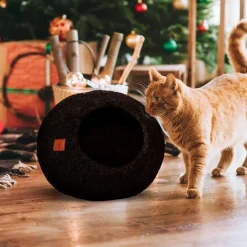 HQ Product Development Pfotenolymp® Katzenhöhle Aus Natürlicher Schafswolle - Handgefertigt In Nepal/Katzenhaus Für Katzen - Katzenkorb/Kuschelhöhle - Katzenbett (Schwarz)