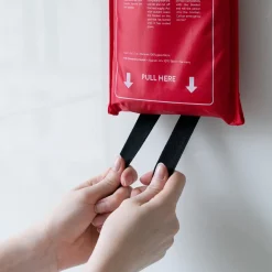 Navaris Löschdecke Aus Glasfaser 1,20x1,20m - Feuerlöschdecke Für Fettbrände - Brandschutzdecke Küche Auto - Feuerdecke Feuerlöscher Decke -Garten- & Gewächshäuser Geschäft e06d9240f0ac4b23148dbec110ae44ce