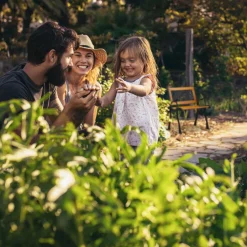 Relaxdays Niedriger Gartenstuhl Holz -Garten- & Gewächshäuser Geschäft e5449c00a5b0aa3e55653248fee48b64