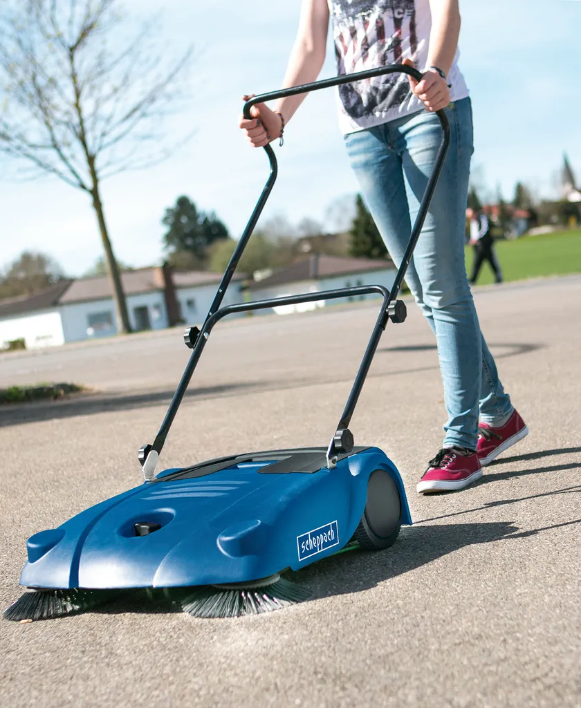 Scheppach Kehrmaschine S700 (Kehrbreite 70cm, 16L Fangkorb, Höhenverstellung 10mm, Flächenleistung 2000m²/h) 3 Scheppach Kehrmaschine S700 (Kehrbreite 70cm, 16L Fangkorb, Höhenverstellung 10mm, Flächenleistung 2000m²/h) – Bild 3